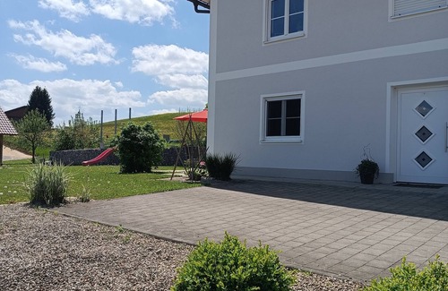 Unterallgau Apartment | Vacation apartment with terrace, new 2022, Legoland etc. within easy reach
