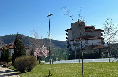 Pravets House | Vacation condo near Pravets Golf resort (inside Hyatt hotel complex on the lake)