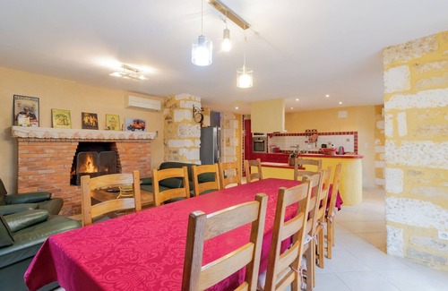 Saint-Pierre-de-Cole House | Vacation Home "Maison Sébastien" with Private Pool, Private Terrace & Wi-Fi