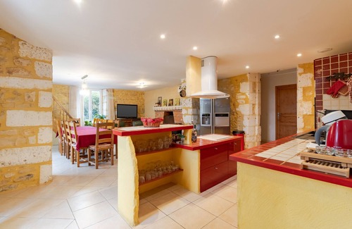 Saint-Pierre-de-Cole House | Vacation Home "Maison Sébastien" with Private Pool, Private Terrace & Wi-Fi