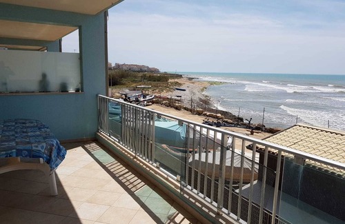 Casuzze Apartment | Vacation home on the beach