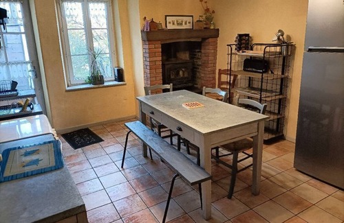 Beaupreau-en-Mauges Cottage | Vacation home in the countryside on the banks of a river.