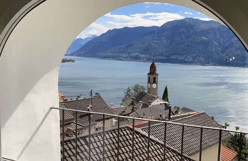 Porto Ronco House | Vacation home in the heart of the village with roof terrace and spectacular views