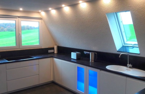 Heidberg House | Vacation home 'So close to heaven' with 5 bedrooms, 2 bathrooms, 3x WC, garden