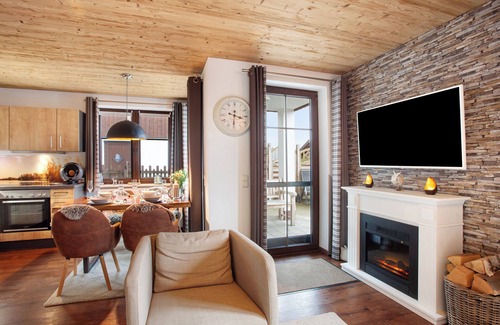 Heringhausen House | Vacation Home "Bergchalet 20" with Lake View, Private Terrace & Wi-Fi