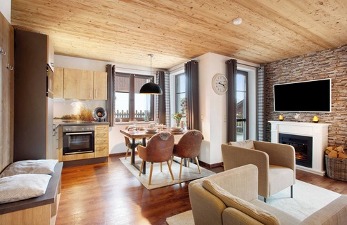 Heringhausen House | Vacation Home "Bergchalet 20" with Lake View, Private Terrace & Wi-Fi
