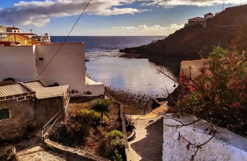 Tamaduste Cottage | Vacation Home "Cabaña de Manon" with Sea View, Private Garden & Wi-Fi
