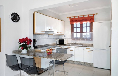 Charco del Palo House | Vacation Home "Casa Drago" with Sea View, Private Terrace & Wi-Fi