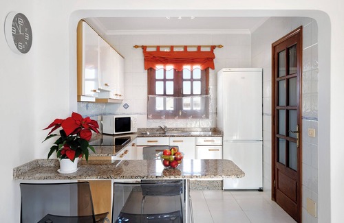 Charco del Palo House | Vacation Home "Casa Drago" with Sea View, Private Terrace & Wi-Fi