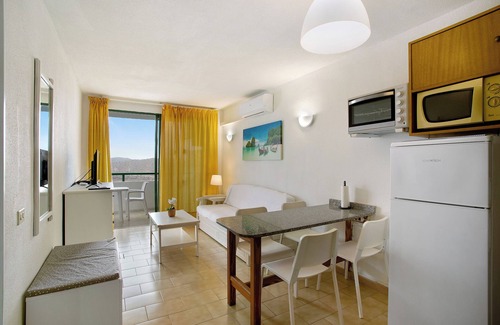 Puerto Rico Apartment | Vacation Home 'Casa Puerto Rico' with Sea View, Shared Pool, Balcony & Wi-Fi