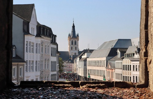 Altstadt House | Vacation home directly on the Moselle in Trier. New building for 6 people with parking space
