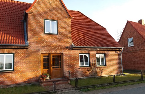 Dannau House | Vacation home " Igelnest " near Weißenhäußer beach