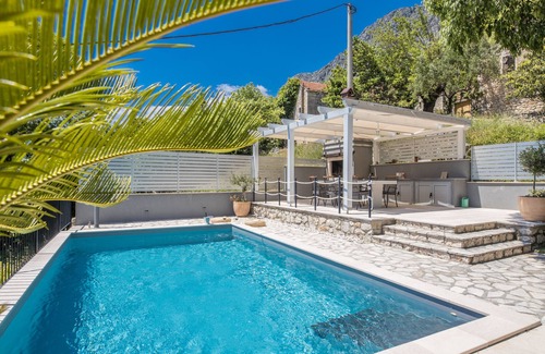 Zaostrog House | Vacation home in Zaostrog, private pool, heated, terrace, garden, sea view, barbecue, WiFi