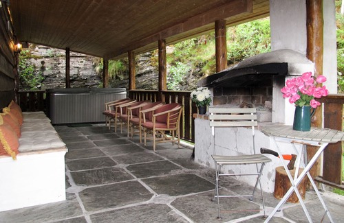 Eikelandsosen House | Vacation home Julie by Interhome