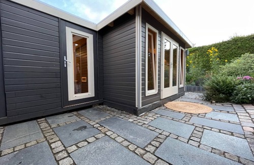 Thiergarten House | Vacation home KIWE5 - Holiday home with terrace and garden