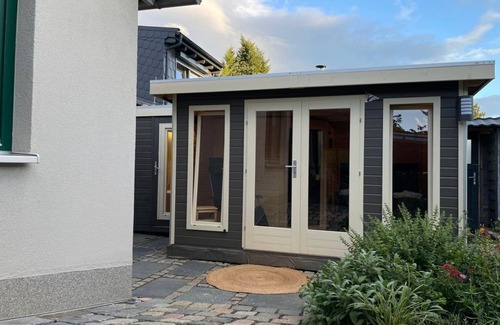 Thiergarten House | Vacation home KIWE5 - Holiday home with terrace and garden