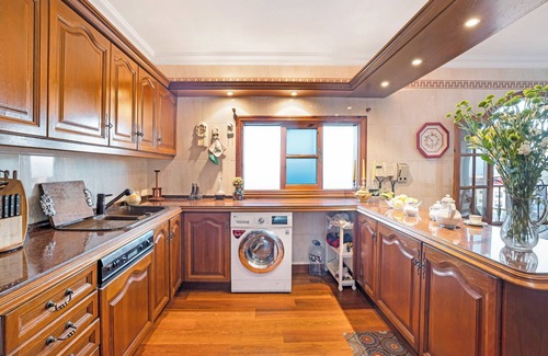 La Vera House | Vacation Home "La Victoria' with Sea View, Private Terrace & Wi-Fi