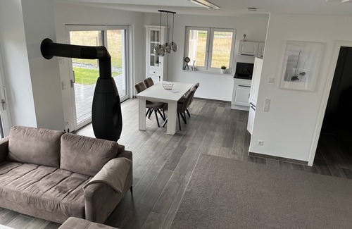 Lobnitz House | Vacation home Oskar on the lake with private beach for 4 adults, fireplace, boat and sauna