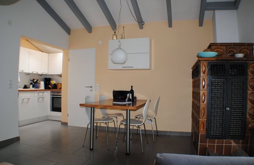 Uhrde House | Vacation in a quiet location.