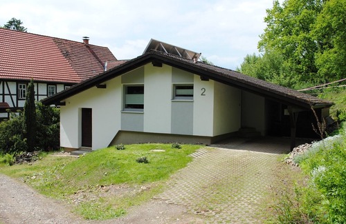 Uhrde House | Vacation in a quiet location.