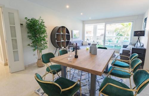Golden Mile Apartment | VACATION MARBELLA I Las Canas Beachfront Haven, Sea View, Jacuzzi, Golden Mile, Duplex Penthouse, 24-7 security