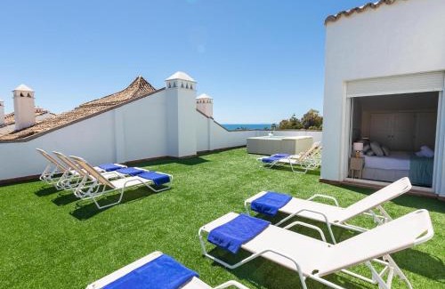 Golden Mile Apartment | VACATION MARBELLA I Las Canas Beachfront Haven, Sea View, Jacuzzi, Golden Mile, Duplex Penthouse, 24-7 security
