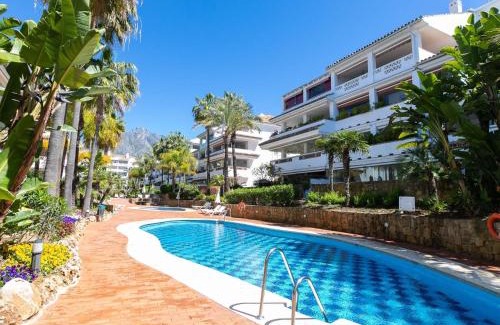 Golden Mile Apartment | VACATION MARBELLA I Las Canas Beachfront Haven, Sea View, Jacuzzi, Golden Mile, Duplex Penthouse, 24-7 security