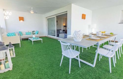Golden Mile Apartment | VACATION MARBELLA I Las Canas Beachfront Haven, Sea View, Jacuzzi, Golden Mile, Duplex Penthouse, 24-7 security