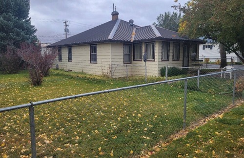 Craig House | Vacation Rental! HUNTERS, SKIERS, and All WELCOME!