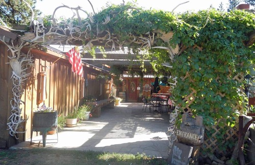 Fenn House | Vacation Rental Ranch close to the Salmon and Snake Rivers