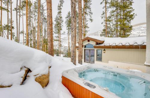 Highland Meadows House | Vail Mountain Retreat with Hot Tub and Deck!