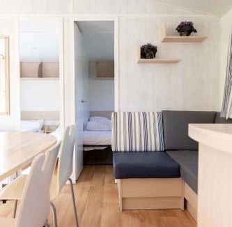 Jabbeke Ski Chalet | Vakantiepark Klein Strand - Comfort Chalet 4p H