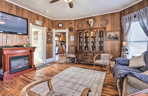 Vale House | Vale Smith Street Cottage with Private Yard!
