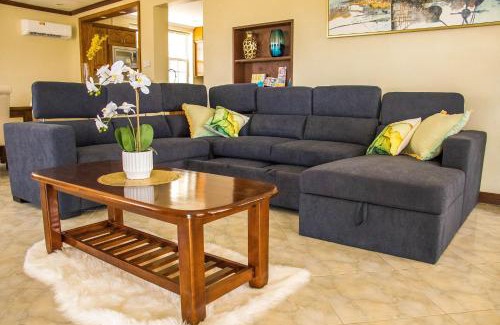 Mangrove Bed & Breakfast | Vale View Manor