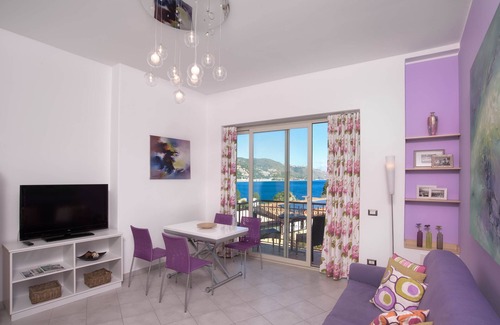 Mazzaro Apartment | "VALERIA"TAORMINA SEA APARTMENT - 100 MT FROM THE BEACH - BEAUTIFULLY FURNISHED