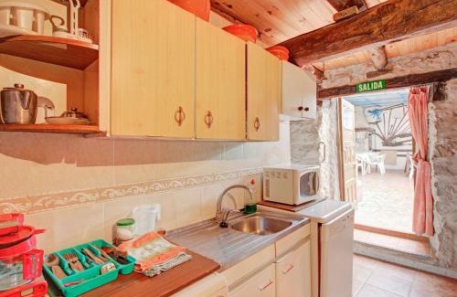 Montemayor de Pililla House | Valladolid Retreat with Terrace