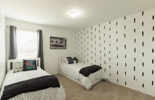 Southside House | Valley Forest 65in TV Games Lackland Pet