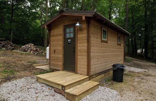 Cuyahoga Falls RV Rental | Valley Overlook, Peninsula, Ohio - Glamping Tent P6