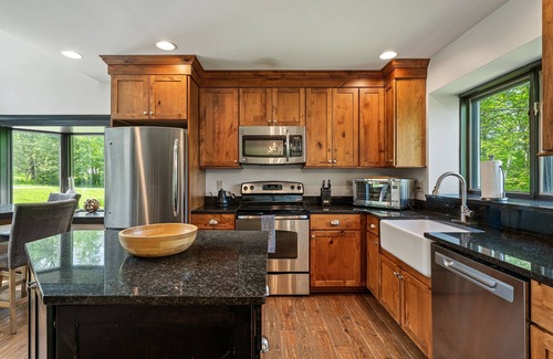 Stratton Mountain House | Valley View: 5BR Mtn Home with Hot Tub, Sauna & Two Living Rooms!