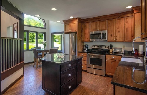 Stratton Mountain House | Valley View: 5BR Mtn Home with Hot Tub, Sauna & Two Living Rooms!