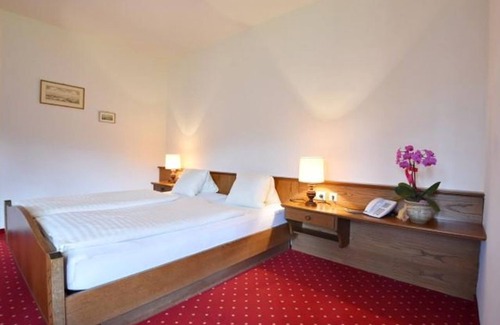 Krakauebene House | Valley view room with shower or bath, WC - Hotel-Restaurant Stigenwirth