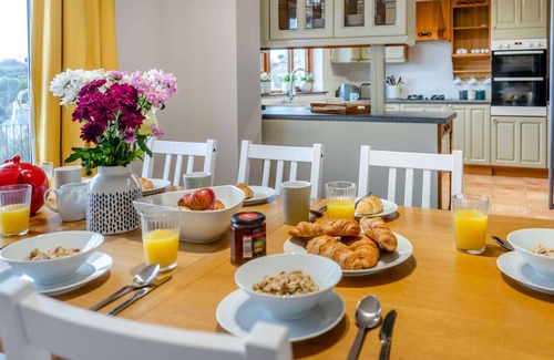 Manorbier House | Valley View - Four Bedroom House, Sleeps 8