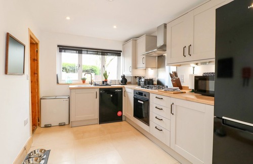 Hulland Ward Cottage | VALLEY VIEW, pet friendly, luxury holiday cottage in Ashbourne