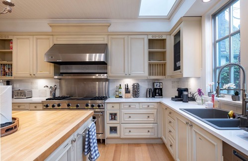 Kerrisdale Villa | ★Vancouver Golf Villa★ Private Oasis