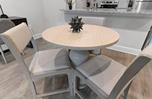 Newberry Apartment | Vanguard 1BD 18 - One Bedroom Apartment, Sleeps 2