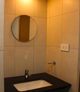 Palayam Apartment | Vantage Dew Palace by livNstay