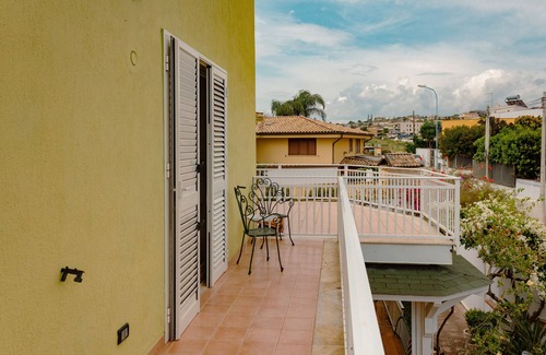 San Leone Apartment | Vbeb Macrame Rooms Agrigento Double Room '1' with Balcony, Wi-Fi and Air Conditioning