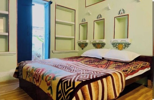 Udaipur City Centre Hotel | Veda Heritage -350 yrs old Heritage Haveli, yoga Courtyard & Lake View Rooftop