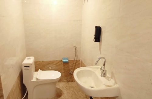 Udaipur City Centre Hotel | Veda Heritage -350 yrs old Heritage Haveli, yoga Courtyard & Lake View Rooftop