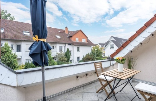 Dreieich Condo | Veens Crew Home 7 Pax